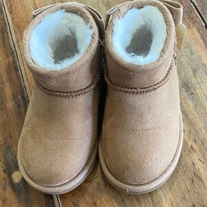 Cozy Suede Shearling-Lined Toddler Boots - Chestnut  6” length